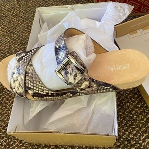 Michael Kors snakeskin sawyer slide 9.5 new